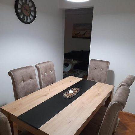 Holiday Apartaments 2 Ni Екстериор снимка
