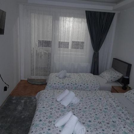 Holiday Apartaments 2 Ni Екстериор снимка