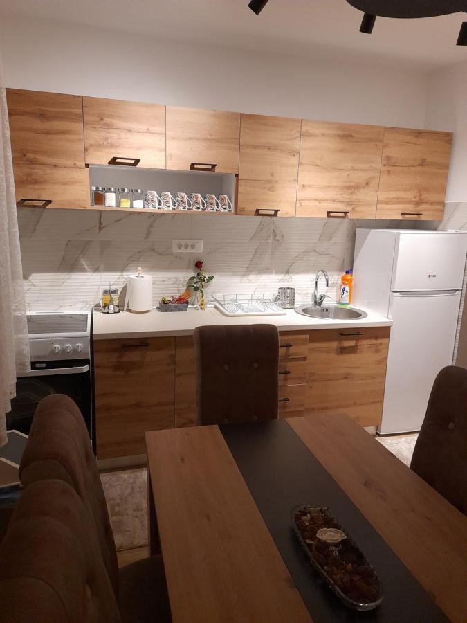 Holiday Apartaments 2 Ni Екстериор снимка